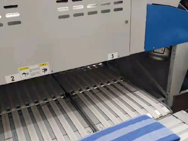 皮山巾类折叠机-01